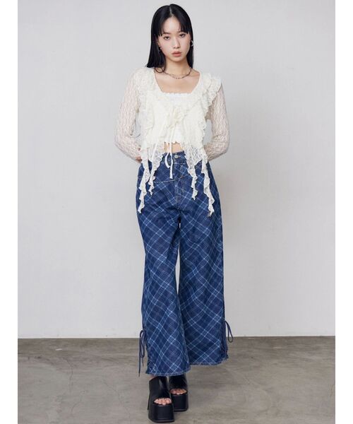 EMODA（エモダ）の「ヘムレースアップルーズデニム（デニムパンツ・レディース・ライトブルー/ブラウン/インディゴブルー・MEDIUM/SMALL）」の11枚目の写真