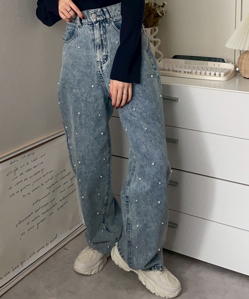 merrylatte(メリーラテ)の「パールスタッズ ヴィンテージ ストレートデニム【NOUA】(デニムパンツ・レディース・ブルー/ブラック・FREE/M/S)」の1枚目の写真