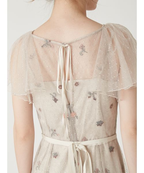 FRAY I.D（フレイアイディー）の「フラワーエンブロイダリーチュールレイヤードドレス（ドレス・レディース・グレイッシュベージュ/ブラック・0/1）」の9枚目の写真