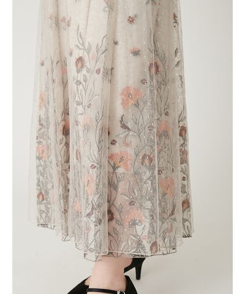 FRAY I.D（フレイアイディー）の「フラワーエンブロイダリーチュールレイヤードドレス（ドレス・レディース・グレイッシュベージュ/ブラック・0/1）」の7枚目の写真