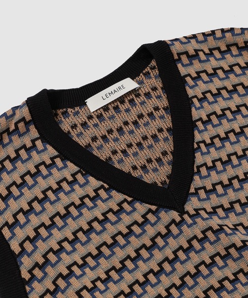 LEMAIRE(ルメール)の「V NECK JACQUARD VEST(ベスト・メンズ・ブラック系その他・M/S)」の3枚目の写真
