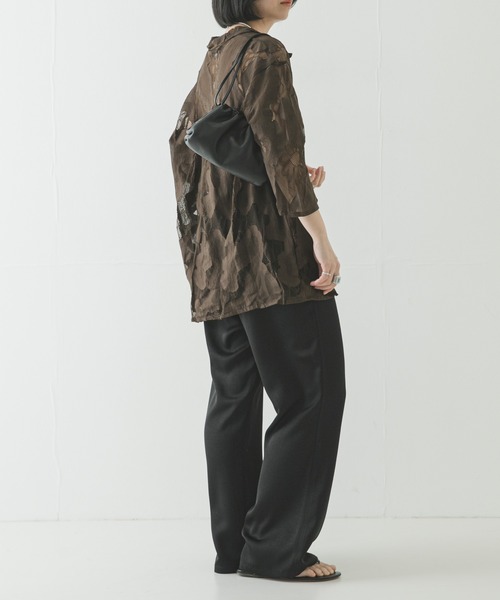 URBAN RESEARCH（アーバンリサーチ）の「レザーショルダーバッグ（ショルダーバッグ・レディース・シルバー/ブラウン/ブラック・-）」の7枚目の写真