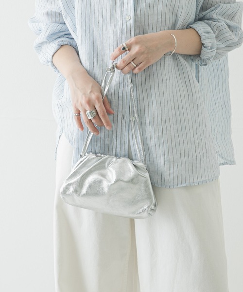 URBAN RESEARCH（アーバンリサーチ）の「レザーショルダーバッグ（ショルダーバッグ・レディース・シルバー/ブラウン/ブラック・-）」の11枚目の写真