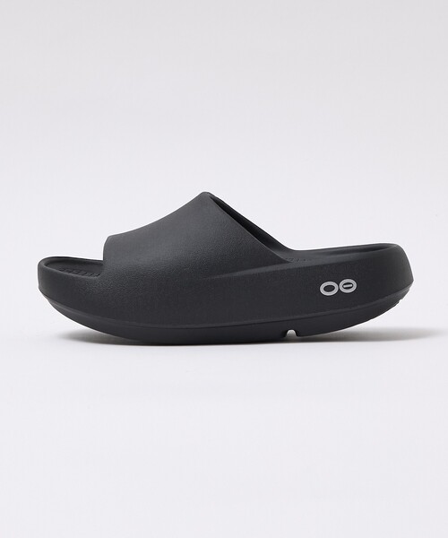 OOFOS(ウーフォス)の「【OOFOS/ウーフォス】OOahh+ / 2026年モデル / リカバリーサンダル / スライド【WEB限定】(サンダル・メンズ・ブラック・26/27/28)」の2枚目の写真