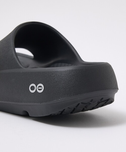 OOFOS(ウーフォス)の「【OOFOS/ウーフォス】OOahh+ / 2026年モデル / リカバリーサンダル / スライド【WEB限定】(サンダル・メンズ・ブラック・26/27/28)」の8枚目の写真