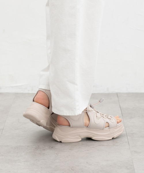 Honeys(ハニーズ)の「コード付スポーツサンダル(サンダル・レディース・アイボリー/グレイッシュベージュ/ブラック×ホワイト/ブラウン・L/LL/M/S)」の14枚目の写真