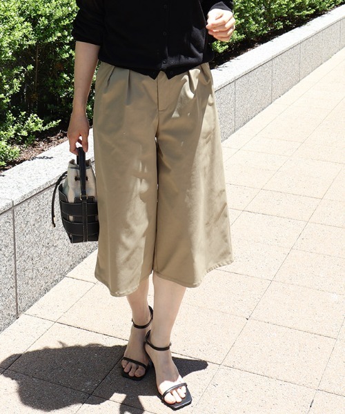 Pierrot(ピエロ)の「エステルツイルミドル丈パンツ(その他パンツ・レディース・ベージュ/ベージュ系その他・M/L/PM)」の1枚目の写真