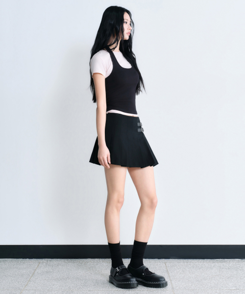 MUSINSA STANDARD WOMAN（ムシンサスタンダードウーマン）の「ウィメンズ ローライズバックルプリーツミニスカート[ブラック]（スカート・レディース・その他・SMALL/MEDIUM/LARGE/X-SMALL）」の3枚目の写真