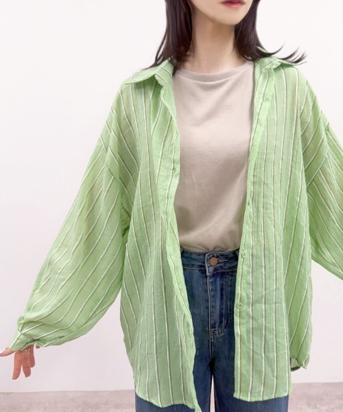 CLOTHY（クロシィ）の「【日差し対策＆UVケア♪】オーバーサイズストライプシアーシャツ（シャツ/ブラウス・レディース・グリーン/オフホワイト/ベージュ・FREE）」の8枚目の写真