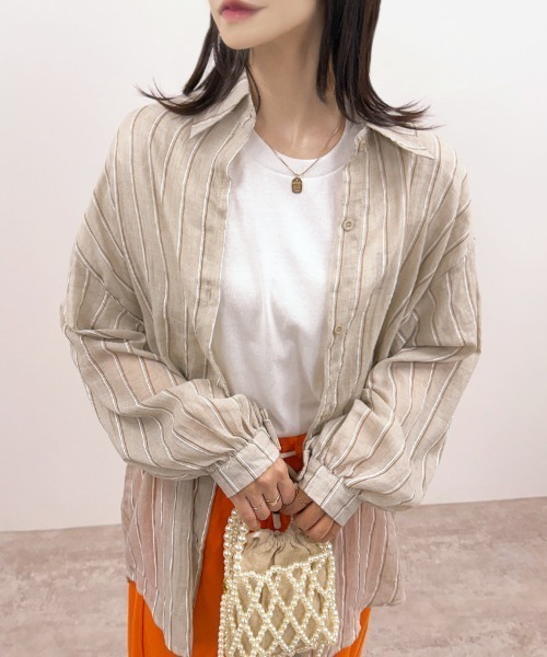CLOTHY（クロシィ）の「【日差し対策＆UVケア♪】オーバーサイズストライプシアーシャツ（シャツ/ブラウス・レディース・グリーン/オフホワイト/ベージュ・FREE）」の11枚目の写真
