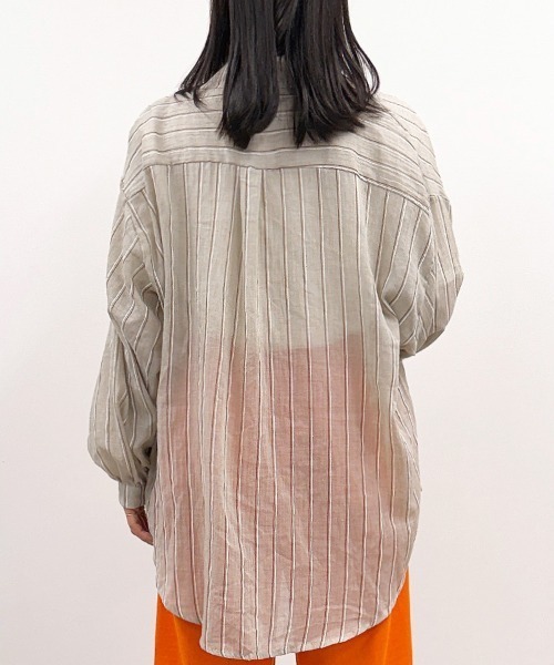 CLOTHY（クロシィ）の「【日差し対策＆UVケア♪】オーバーサイズストライプシアーシャツ（シャツ/ブラウス・レディース・グリーン/オフホワイト/ベージュ・FREE）」の13枚目の写真