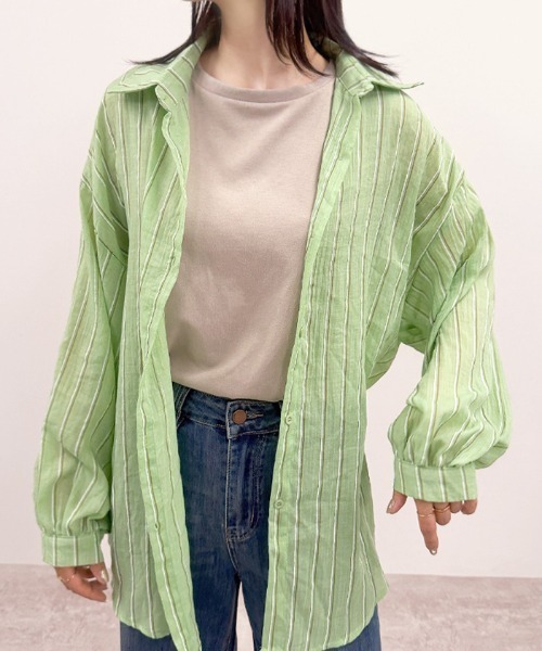 CLOTHY（クロシィ）の「【日差し対策＆UVケア♪】オーバーサイズストライプシアーシャツ（シャツ/ブラウス・レディース・グリーン/オフホワイト/ベージュ・FREE）」の7枚目の写真