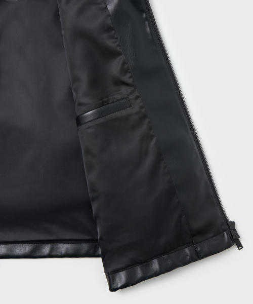 MUSINSA STANDARD WOMAN（ムシンサスタンダードウーマン）の「ウィメンズ シンセティックレザー クロップ フードパーカー ジャケット [ブラック]（ライダースジャケット・レディース・その他・X-SMALL/SMALL/MEDIUM/LARGE）」の3枚目の写真
