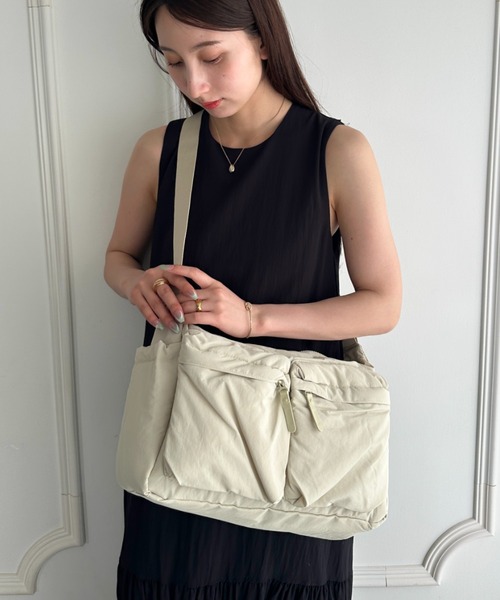 MYMOOD.(マイムード)の「【マザーズバッグ】7ポケットナイロン軽量ショルダーバッグ(マザーズバッグ・レディース・アイボリー/グレー/ベージュ/ブラック・FREE)」の7枚目の写真