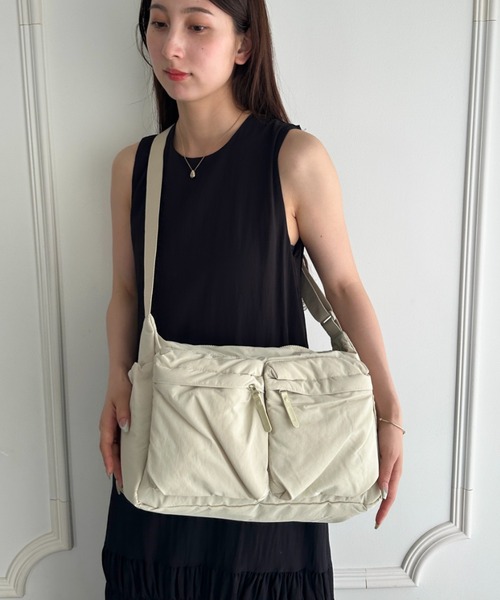 MYMOOD.(マイムード)の「【マザーズバッグ】7ポケットナイロン軽量ショルダーバッグ(マザーズバッグ・レディース・アイボリー/グレー/ベージュ/ブラック・FREE)」の6枚目の写真
