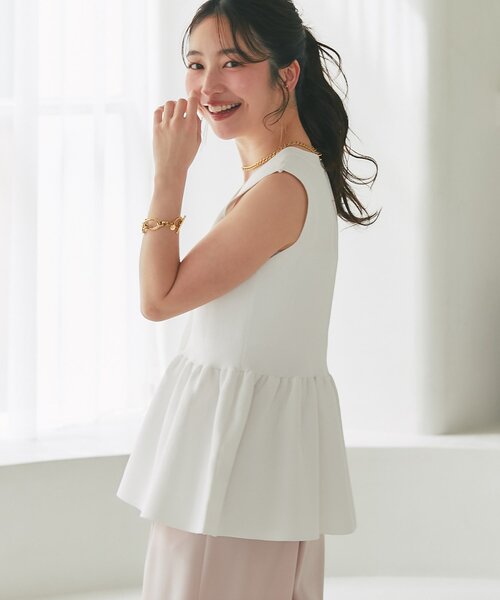 【ラブティックボンボン】　ペプラムノースリニット　ライトグレー La boutique BonBon（ラブティックボンボン）の「【今すぐお届け・美人