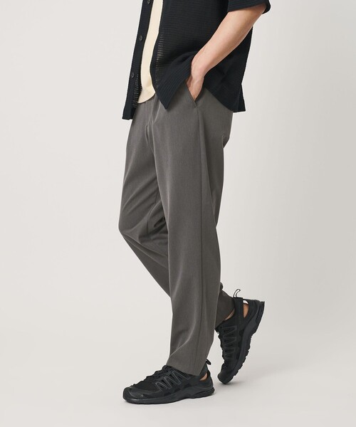 BEAUTY&YOUTH UNITED ARROWS(ビューティーアンドユースユナイテッドアローズ)の「アルガン トロ 1プリーツ テーパード スラックス NO.7 ストレッチ(スラックス・メンズ・ダークグレー/ベージュ/ブラック・XL/M/L/S)」の1枚目の写真