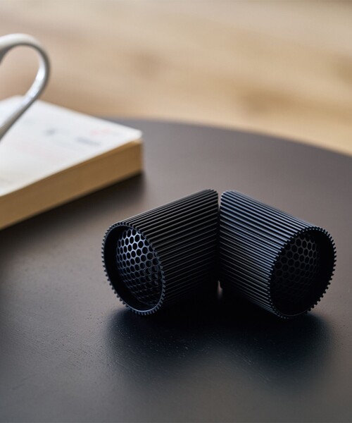 bpr BEAMS(ビーピーアール ビームス )の「LEXON / Ray Speaker(ポータブル Bluetooth スピーカーセット)(スピーカー・レディース・ブラック/シルバー・ONE SIZE)」の2枚目の写真