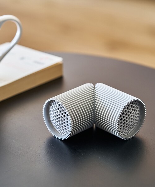 bpr BEAMS(ビーピーアール ビームス )の「LEXON / Ray Speaker(ポータブル Bluetooth スピーカーセット)(スピーカー・レディース・ブラック/シルバー・ONE SIZE)」の8枚目の写真