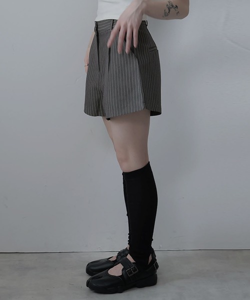 Ulysses(ユリシス)の「ストライプタックショートパンツ(その他パンツ・レディース・ブラウン/グレー・M/L/S)」の14枚目の写真