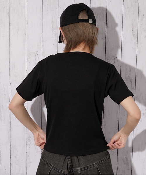 GORGE（ゴージ）の「《ラインストーンロゴ×短丈》Tシャツ／Y2K／春夏／全2色（Tシャツ/カットソー・レディース・ブラック/オフホワイト・F）」の11枚目の写真
