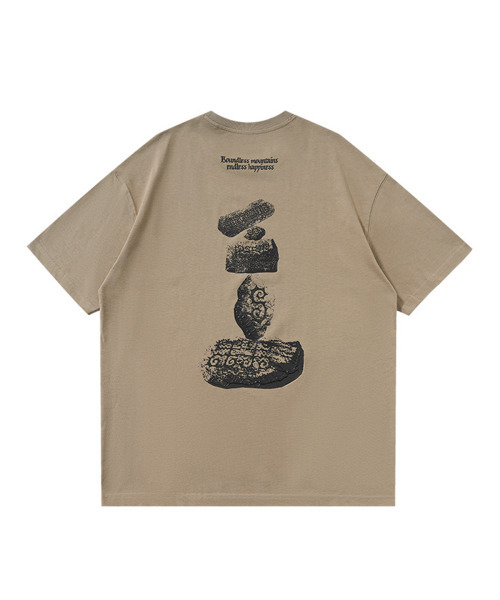 BUTTON SEOUL(ボタンソウル)の「ジェンストーングラフィックオーバーサイズショートスリーブ (2 COLOR)(Tシャツ/カットソー・メンズ・ダークベージュ/ダークブラウン・SMALL/MEDIUM/LARGE/X-LARGE)」の4枚目の写真