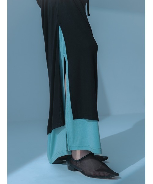 ELCHELE(エルチェレ)の「MELLOW CUT SHIRRING SKIRT(スカート・レディース・オフホワイト/ブラック/ライトブルー・36/38)」の7枚目の写真