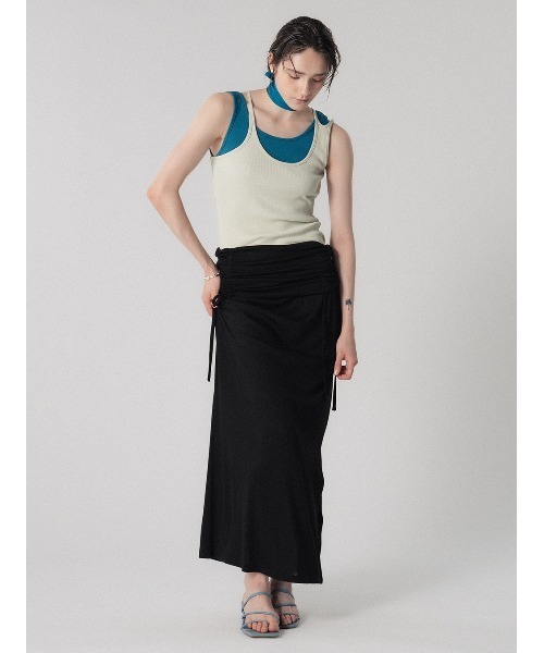 ELCHELE(エルチェレ)の「MELLOW CUT SHIRRING SKIRT(スカート・レディース・オフホワイト/ブラック/ライトブルー・36/38)」の4枚目の写真
