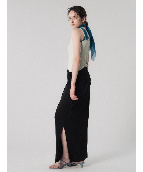 ELCHELE(エルチェレ)の「MELLOW CUT SHIRRING SKIRT(スカート・レディース・オフホワイト/ブラック/ライトブルー・36/38)」の5枚目の写真