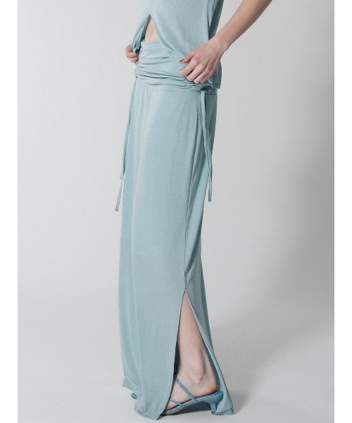 ELCHELE(エルチェレ)の「MELLOW CUT SHIRRING SKIRT(スカート・レディース・オフホワイト/ブラック/ライトブルー・36/38)」の17枚目の写真