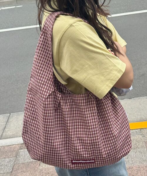 FFEIN(フェイン)の「【FFEIN(フェイン)】ダブルタックチェックムーンバッグ / ユニセックス バック ハンドバック 雑貨 刺繍 チェック ポケット(トートバッグ・メンズ・グリーン/レッド/ネイビー・FREE)」の5枚目の写真