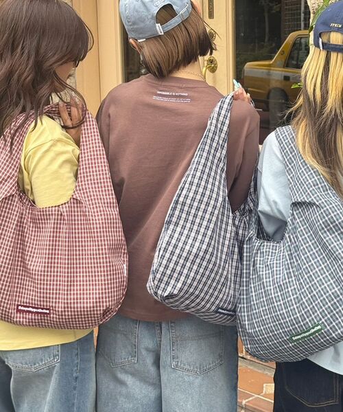 FFEIN(フェイン)の「【FFEIN(フェイン)】ダブルタックチェックムーンバッグ / ユニセックス バック ハンドバック 雑貨 刺繍 チェック ポケット(トートバッグ・メンズ・グリーン/レッド/ネイビー・FREE)」の8枚目の写真