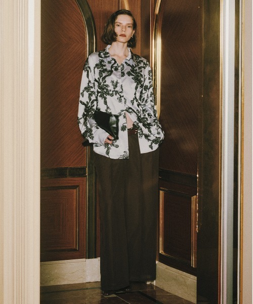 Ameri(アメリ)の「MOLE YARN EMBROIDERY SATIN SHIRT(シャツ/ブラウス・レディース・ベージュ/ブラック/スカイブルー・FREE)」の11枚目の写真