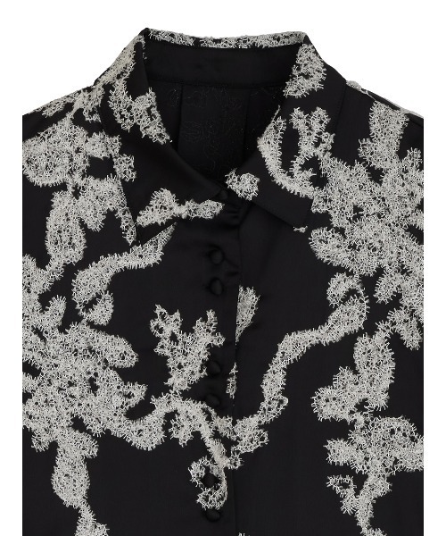 Ameri(アメリ)の「MOLE YARN EMBROIDERY SATIN SHIRT(シャツ/ブラウス・レディース・ベージュ/ブラック/スカイブルー・FREE)」の18枚目の写真