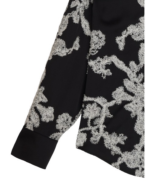 Ameri(アメリ)の「MOLE YARN EMBROIDERY SATIN SHIRT(シャツ/ブラウス・レディース・ベージュ/ブラック/スカイブルー・FREE)」の19枚目の写真