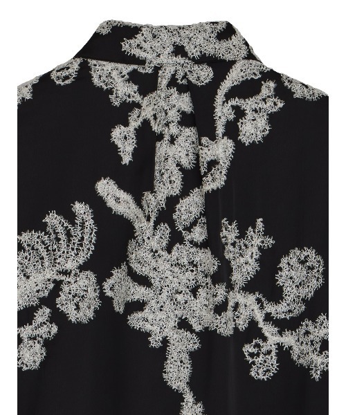 Ameri(アメリ)の「MOLE YARN EMBROIDERY SATIN SHIRT(シャツ/ブラウス・レディース・ベージュ/ブラック/スカイブルー・FREE)」の22枚目の写真
