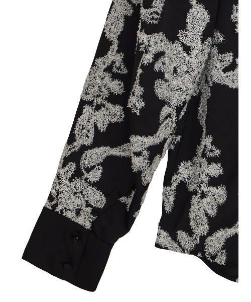 Ameri(アメリ)の「MOLE YARN EMBROIDERY SATIN SHIRT(シャツ/ブラウス・レディース・ベージュ/ブラック/スカイブルー・FREE)」の12枚目の写真