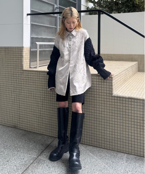 Ameri(アメリ)の「MOLE YARN EMBROIDERY SATIN SHIRT(シャツ/ブラウス・レディース・ベージュ/ブラック/スカイブルー・FREE)」の10枚目の写真