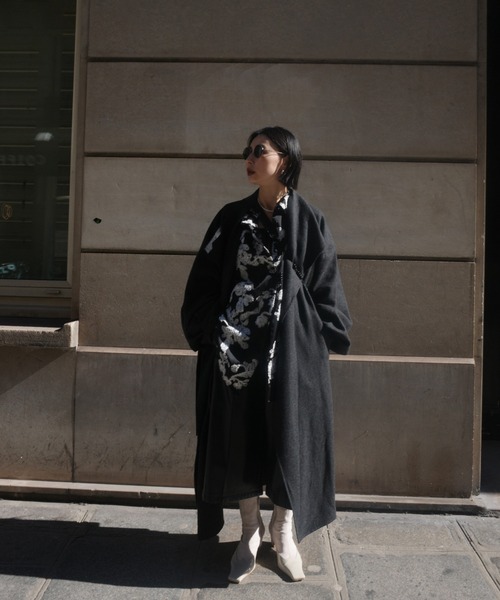 Ameri(アメリ)の「MOLE YARN EMBROIDERY SATIN SHIRT(シャツ/ブラウス・レディース・ベージュ/ブラック/スカイブルー・FREE)」の14枚目の写真