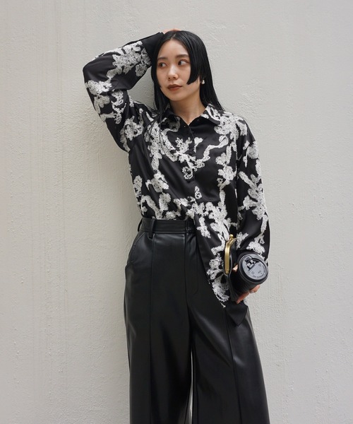 Ameri(アメリ)の「MOLE YARN EMBROIDERY SATIN SHIRT(シャツ/ブラウス・レディース・ベージュ/ブラック/スカイブルー・FREE)」の17枚目の写真