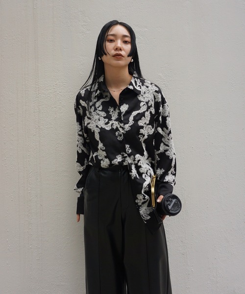 Ameri(アメリ)の「MOLE YARN EMBROIDERY SATIN SHIRT(シャツ/ブラウス・レディース・ベージュ/ブラック/スカイブルー・FREE)」の18枚目の写真