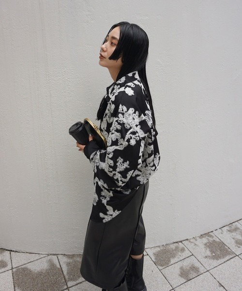 Ameri(アメリ)の「MOLE YARN EMBROIDERY SATIN SHIRT(シャツ/ブラウス・レディース・ベージュ/ブラック/スカイブルー・FREE)」の20枚目の写真