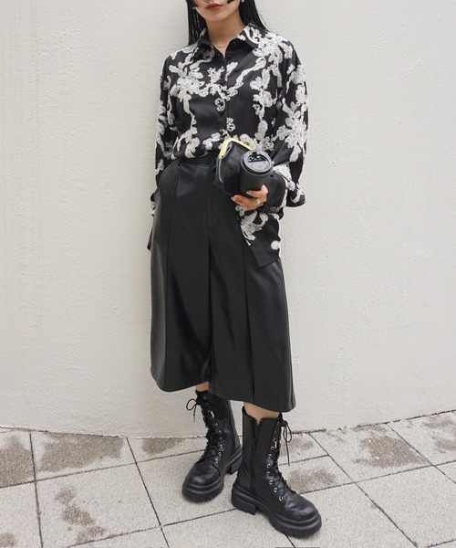 Ameri(アメリ)の「MOLE YARN EMBROIDERY SATIN SHIRT(シャツ/ブラウス・レディース・ベージュ/ブラック/スカイブルー・FREE)」の21枚目の写真