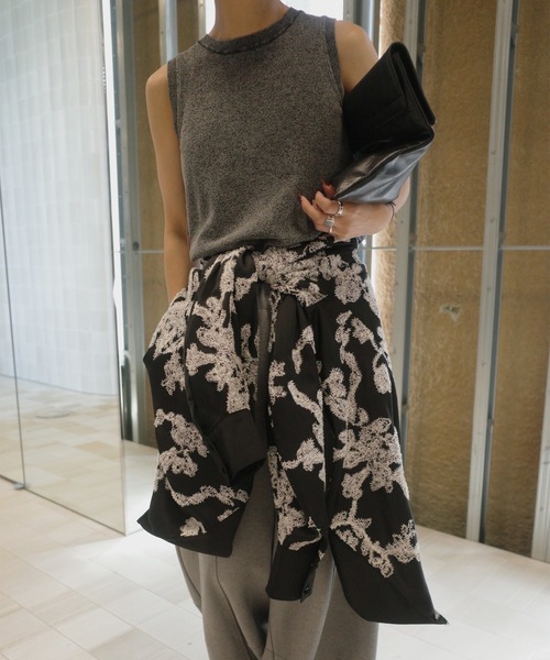 Ameri(アメリ)の「MOLE YARN EMBROIDERY SATIN SHIRT(シャツ/ブラウス・レディース・ベージュ/ブラック/スカイブルー・FREE)」の15枚目の写真