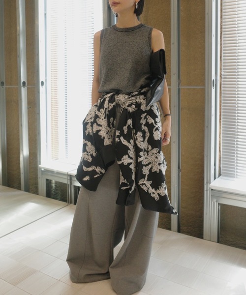 Ameri(アメリ)の「MOLE YARN EMBROIDERY SATIN SHIRT(シャツ/ブラウス・レディース・ベージュ/ブラック/スカイブルー・FREE)」の16枚目の写真