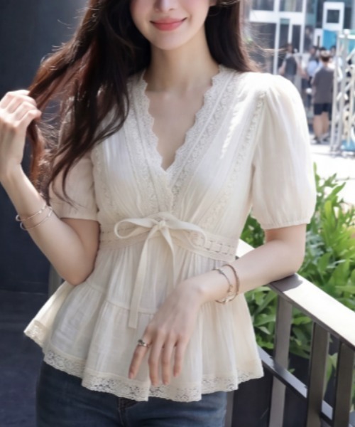 CHUL（チュル）の「レースリボンペプラムブラウス（シャツ/ブラウス・レディース・ホワイト・X-LARGE/LARGE/MEDIUM/SMALL）」の3枚目の写真