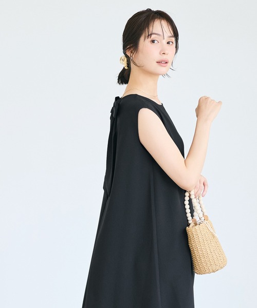 coca(coca)(コカ)の「【伊藤千晃様着用】\速乾/ストレッチ/しわになりにくい/バックリボンノースリーブワンピース(ワンピース・レディース・ストライプ/ブラック・L/M)」の5枚目の写真