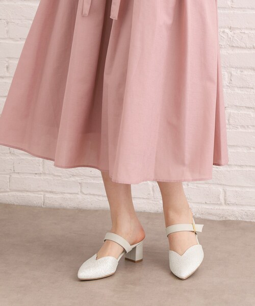 ESPERANZA(エスペランサ)の「シャイニーミュールパンプス(パンプス・レディース・ホワイト/ブラック・M/LL/S/L)」の4枚目の写真
