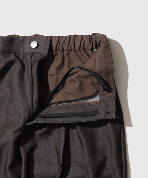 ADAM ET ROPE'(アダムエロペ)の「NIKKE デニムワイドイージースラックス / ADAM ET ROPE' JEANS(デニムパンツ・メンズ・ネイビー/ダークブラウン/ブラック系その他2・L/M/S)」の13枚目の写真