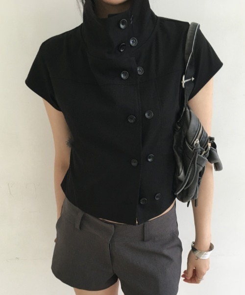 Lis ardent(リスアルダン)の「スタンドカラー ダブルボタン 半袖シャツトップス(シャツ/ブラウス・レディース・ブラック/ベージュ・M)」の2枚目の写真